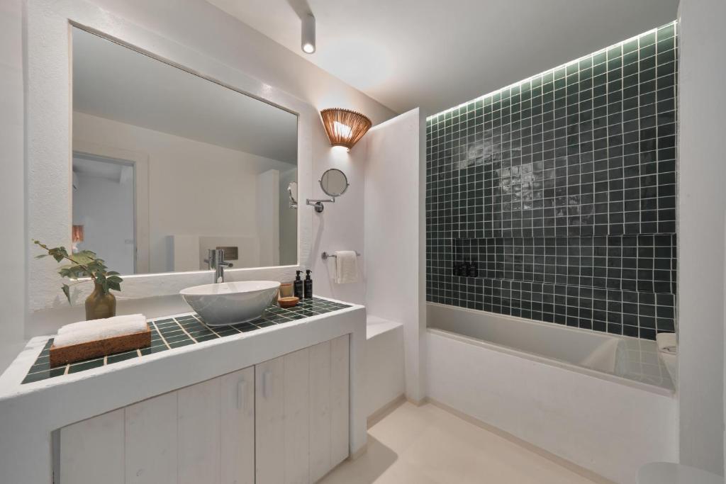Pool, Suite, Adult Only