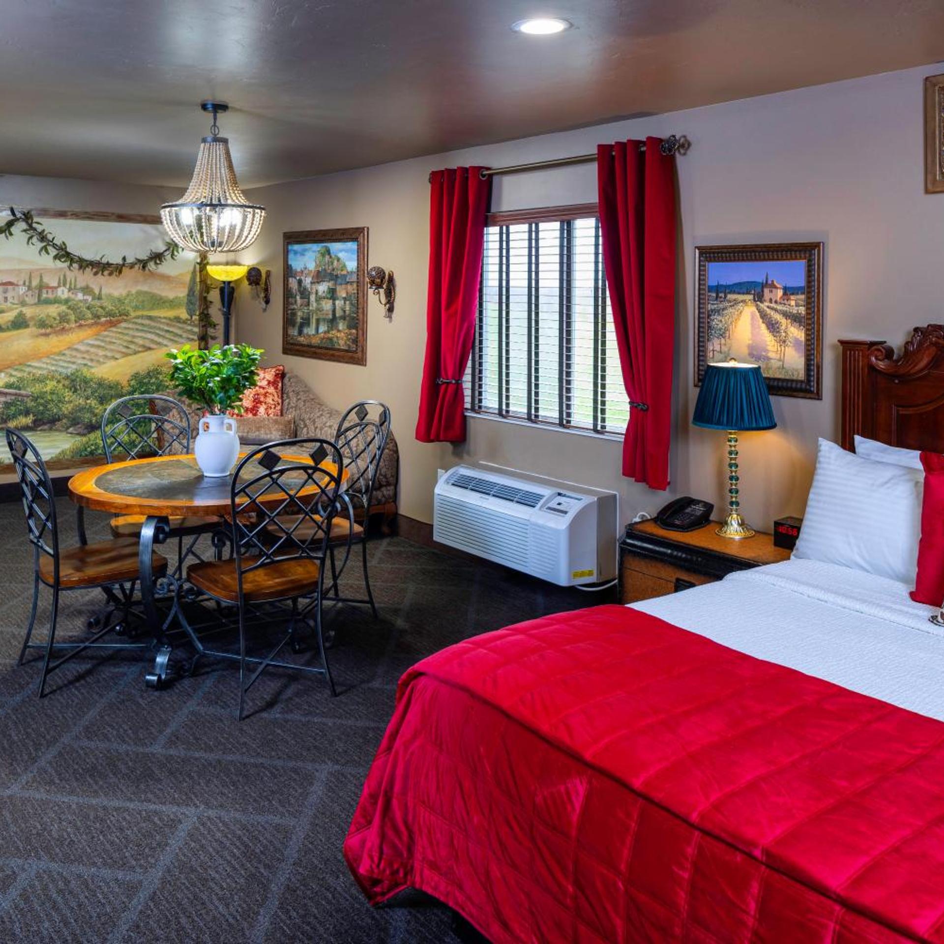 Tuscan, Spa, Suite