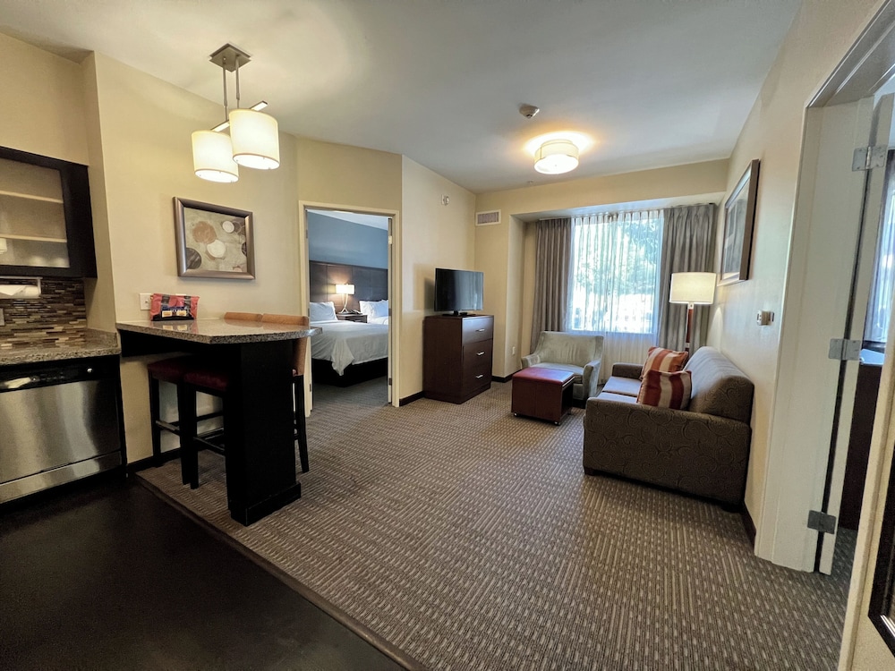 Staybridge Suites Carlsbad/San Diego 45/73
