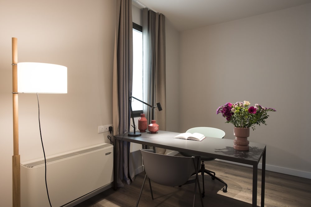 CASAGRAND LUXURY SUITES 64/76