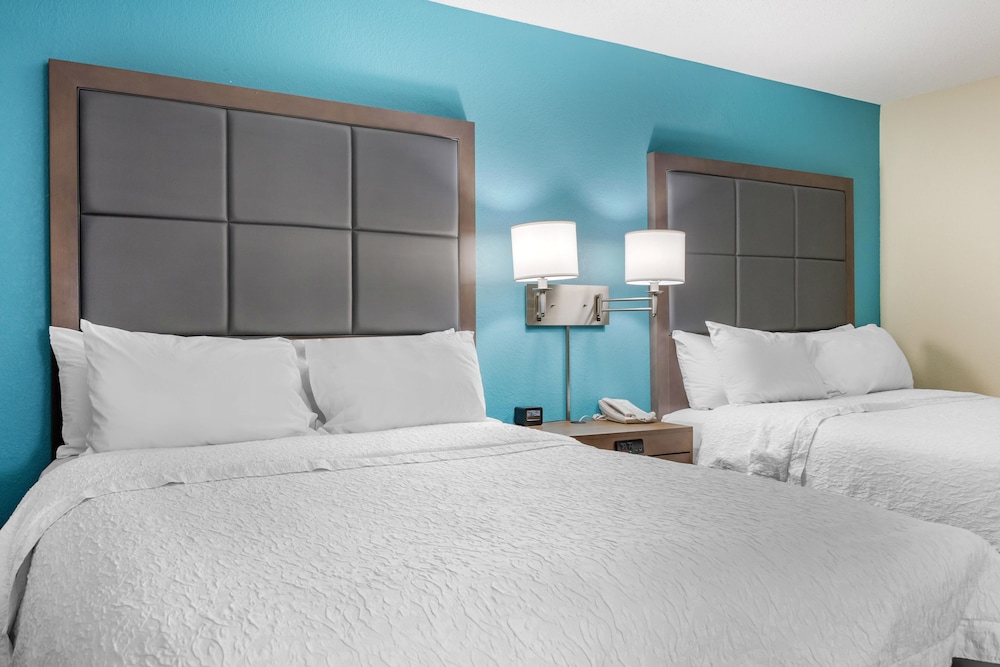 Hampton Inn Adel 11/45