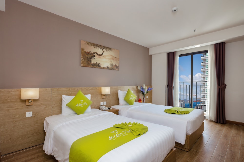 DELUXE, CITY VIEW, BALCONY