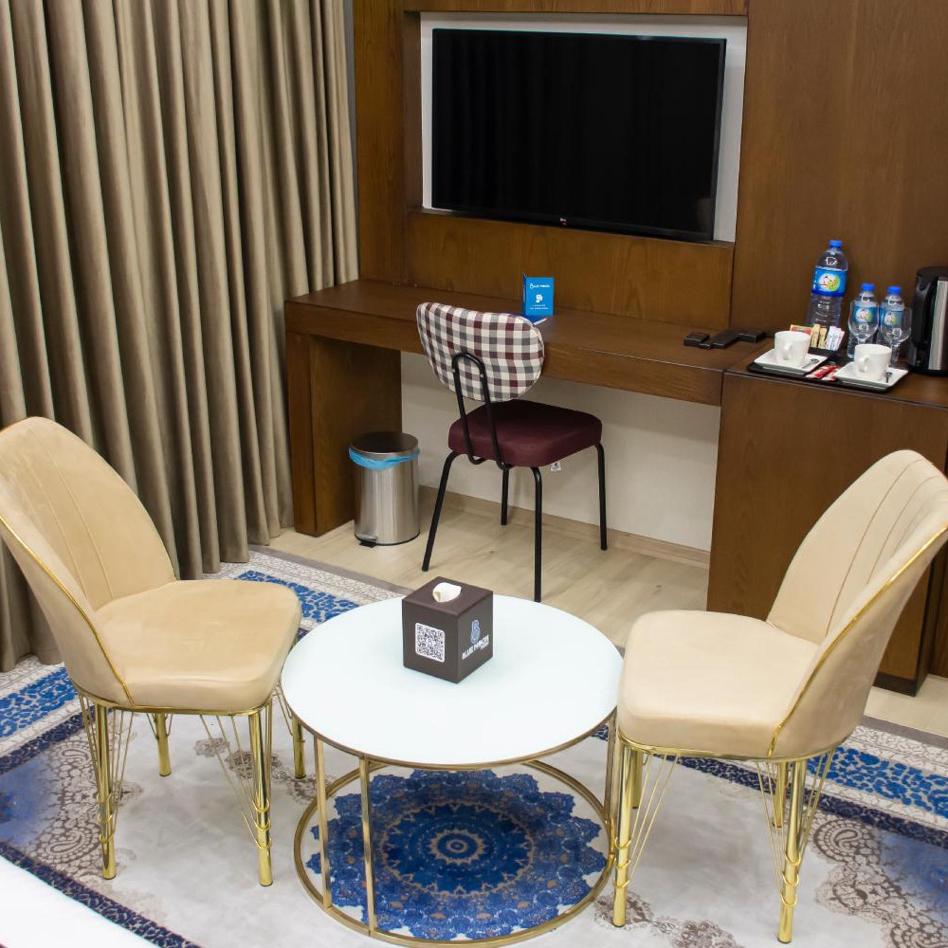 Blue Moon Hotel 57/63