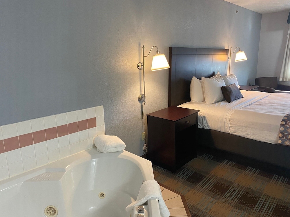 Baymont by Wyndham Danville IL 41/41