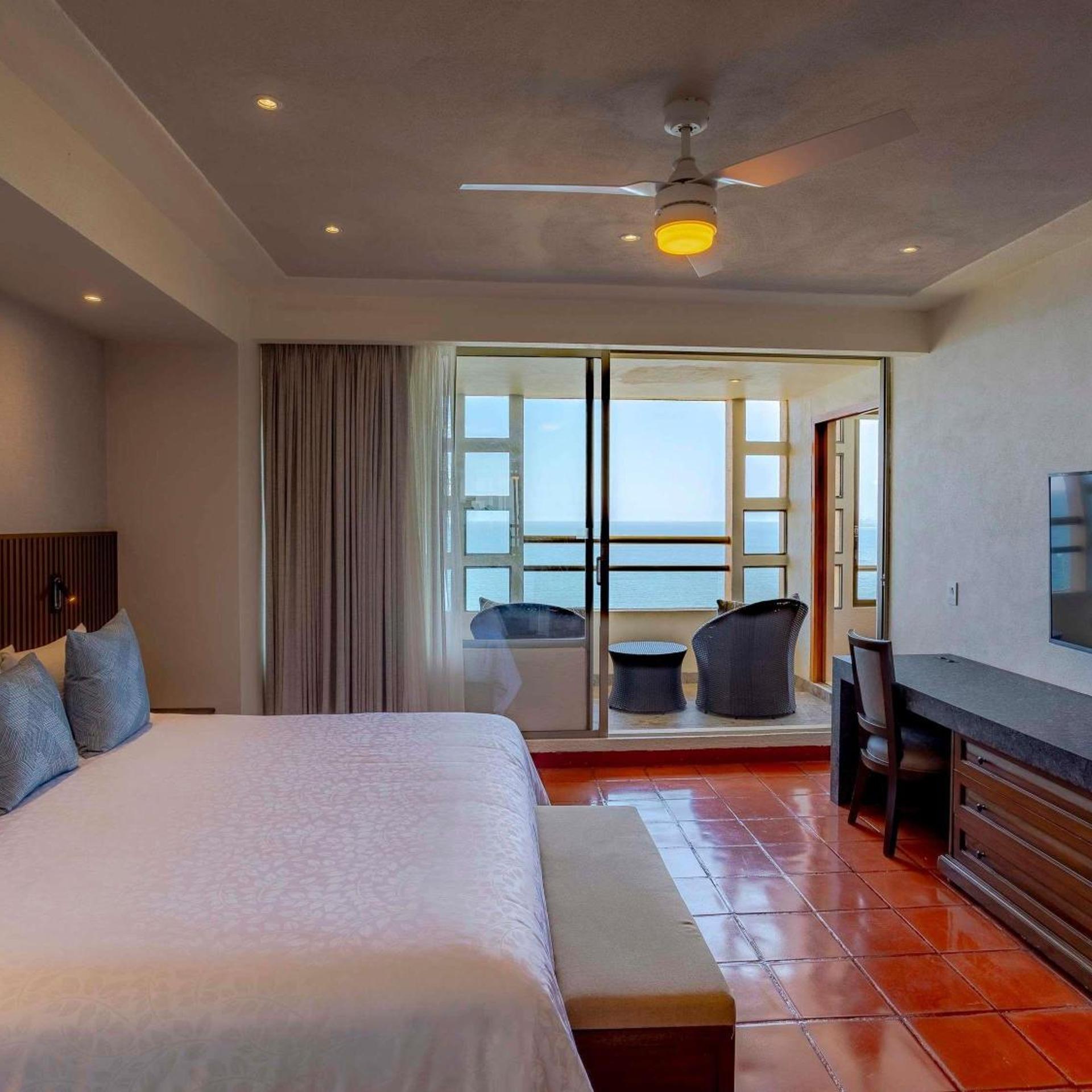 1 Bedroom, Suite, King Bed, Ocean Front, Hot Tub, Terrace