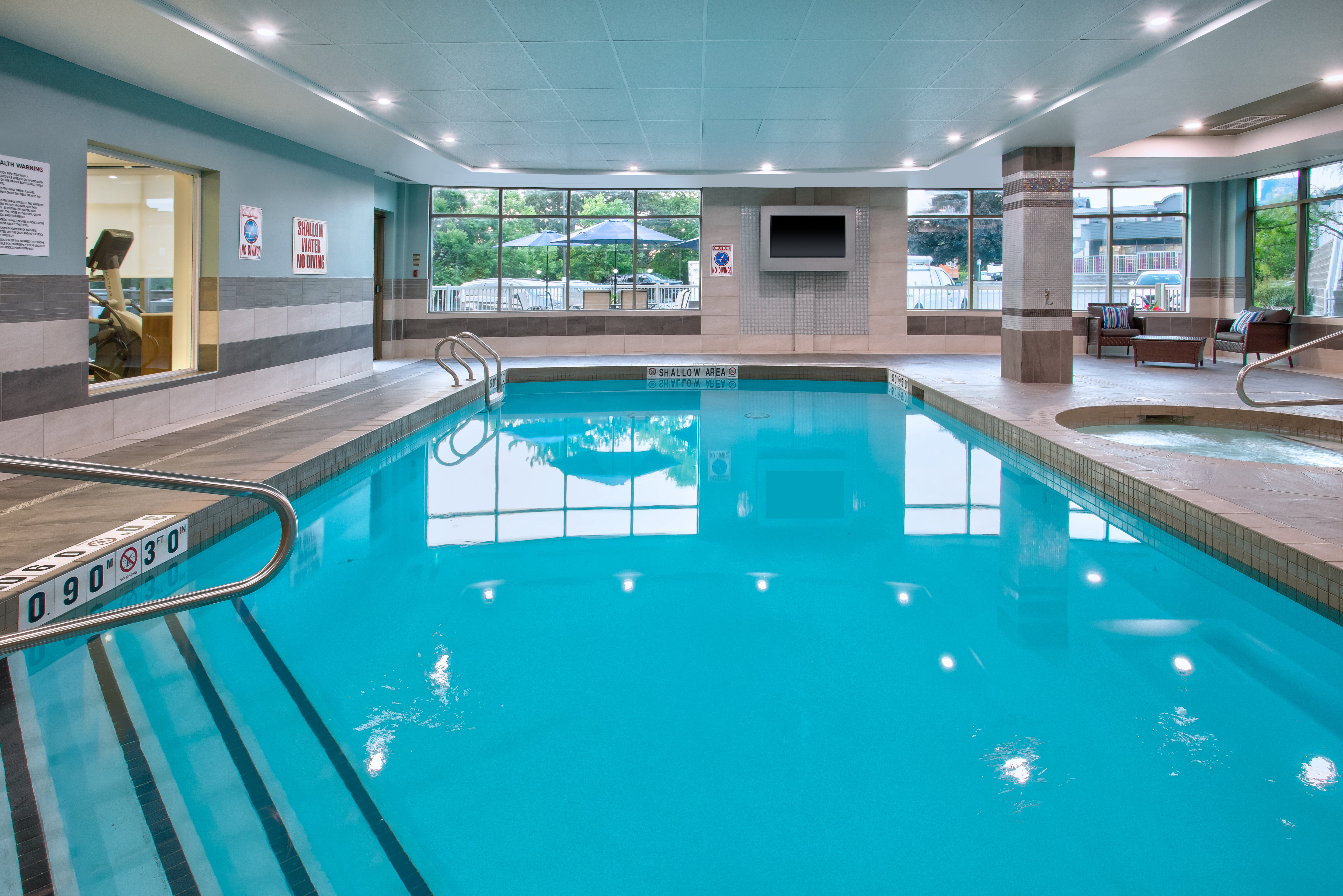 Holiday Inn Express Hotel Suites Kingston 38/72