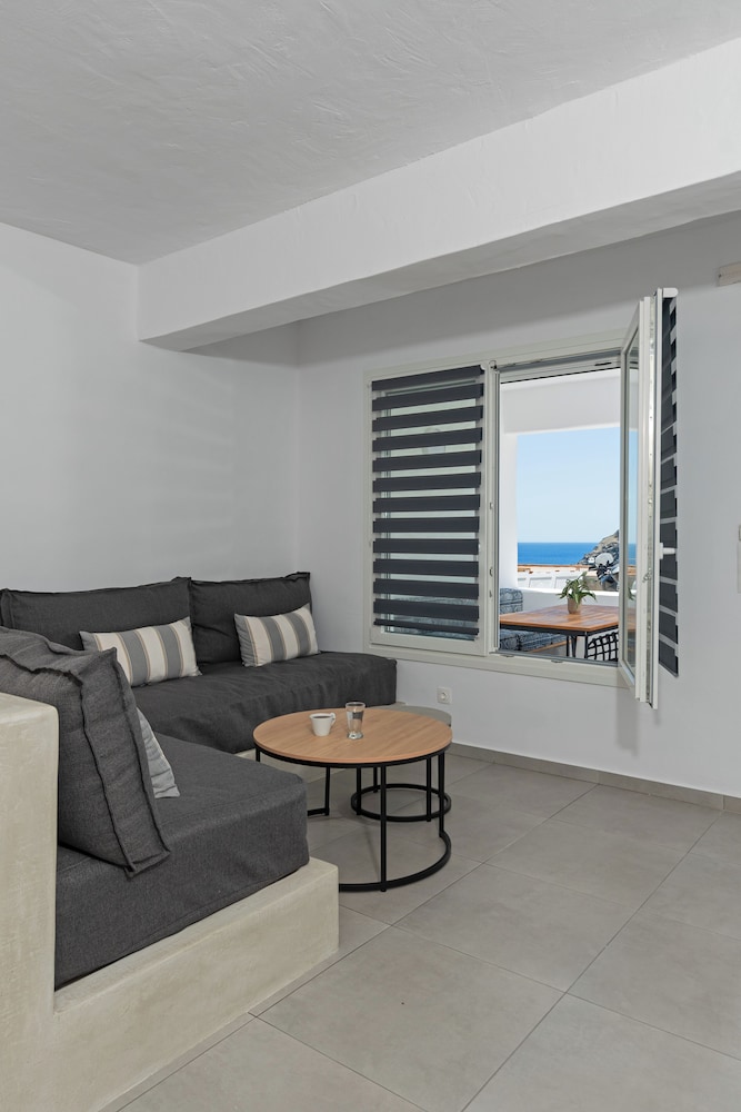 Ixthioessa Hotel 34/53