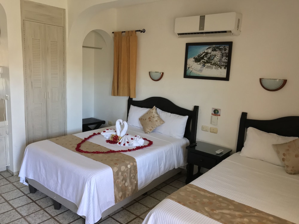 Hotel & Suites Bucaneros, Isla Mujeres 24/48