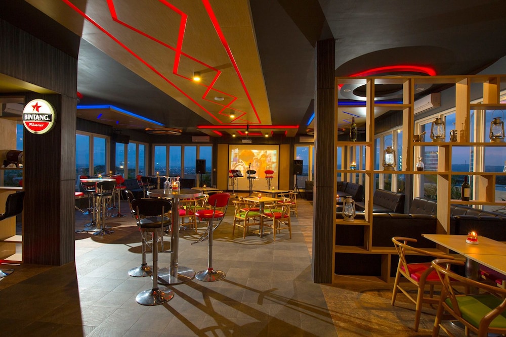 Ascent Hotel & Cafe Malang (formerly MaxOne Ascent Hotel Malang) 40/41