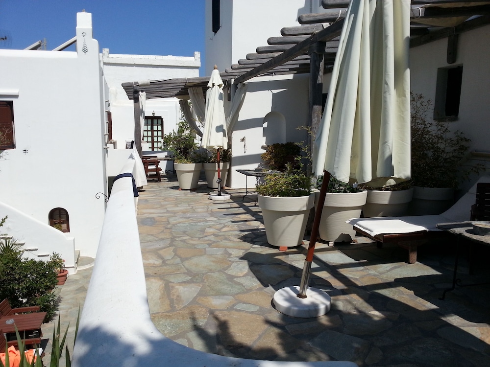 Rania Apartments Studios & Suites 40/50
