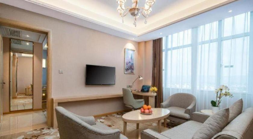 Vienna Hotel (Qujing Railway Station) 37/46