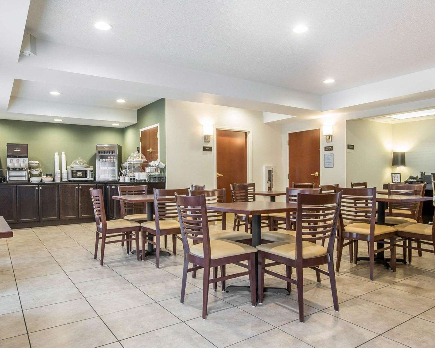 Sleep Inn & Suites Queensbury - Lake George 16/19