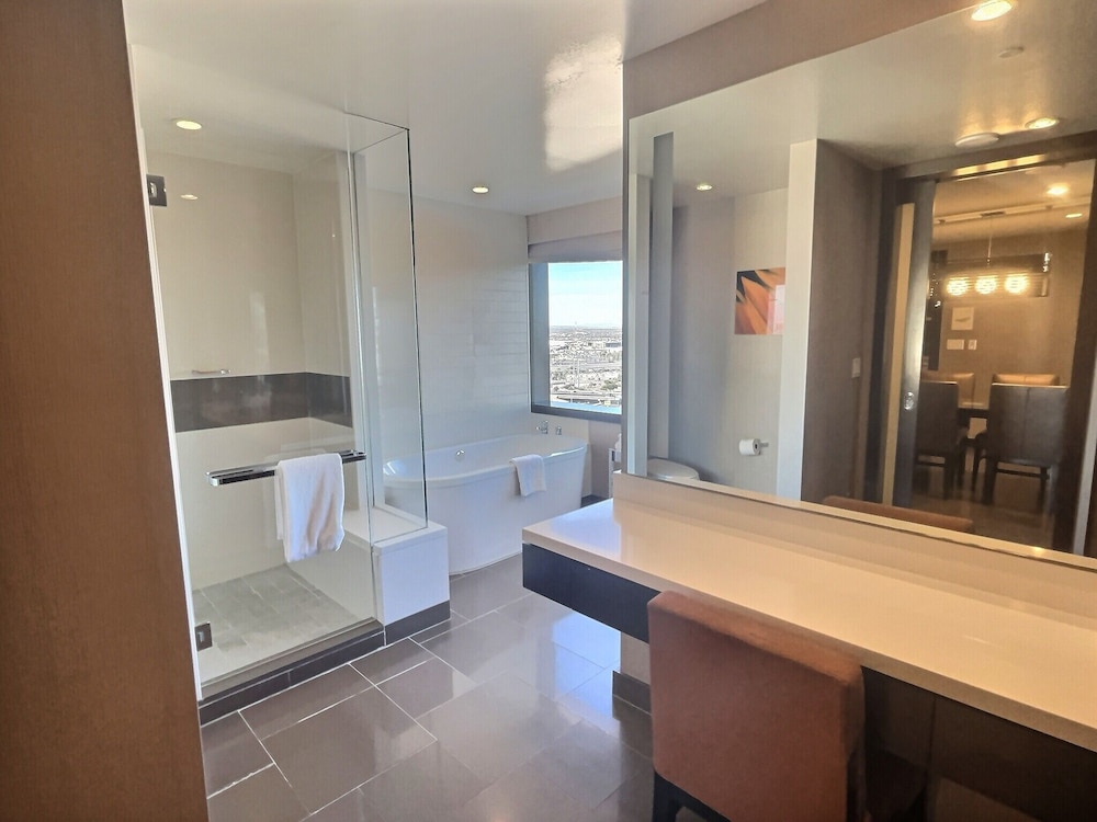 Jet Luxury At The Vdara Condo Hotel 65/70