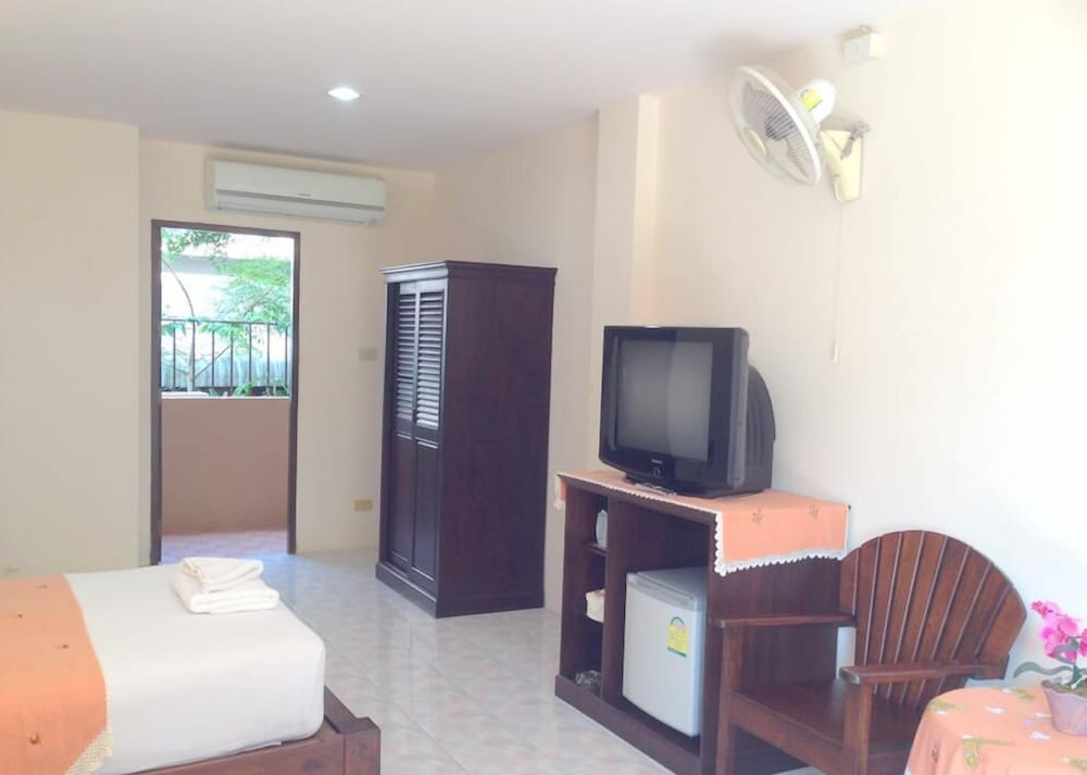 Panupong Hotel 18/22