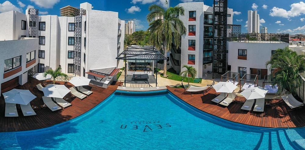 Seven Boutique Apartments 47/55
