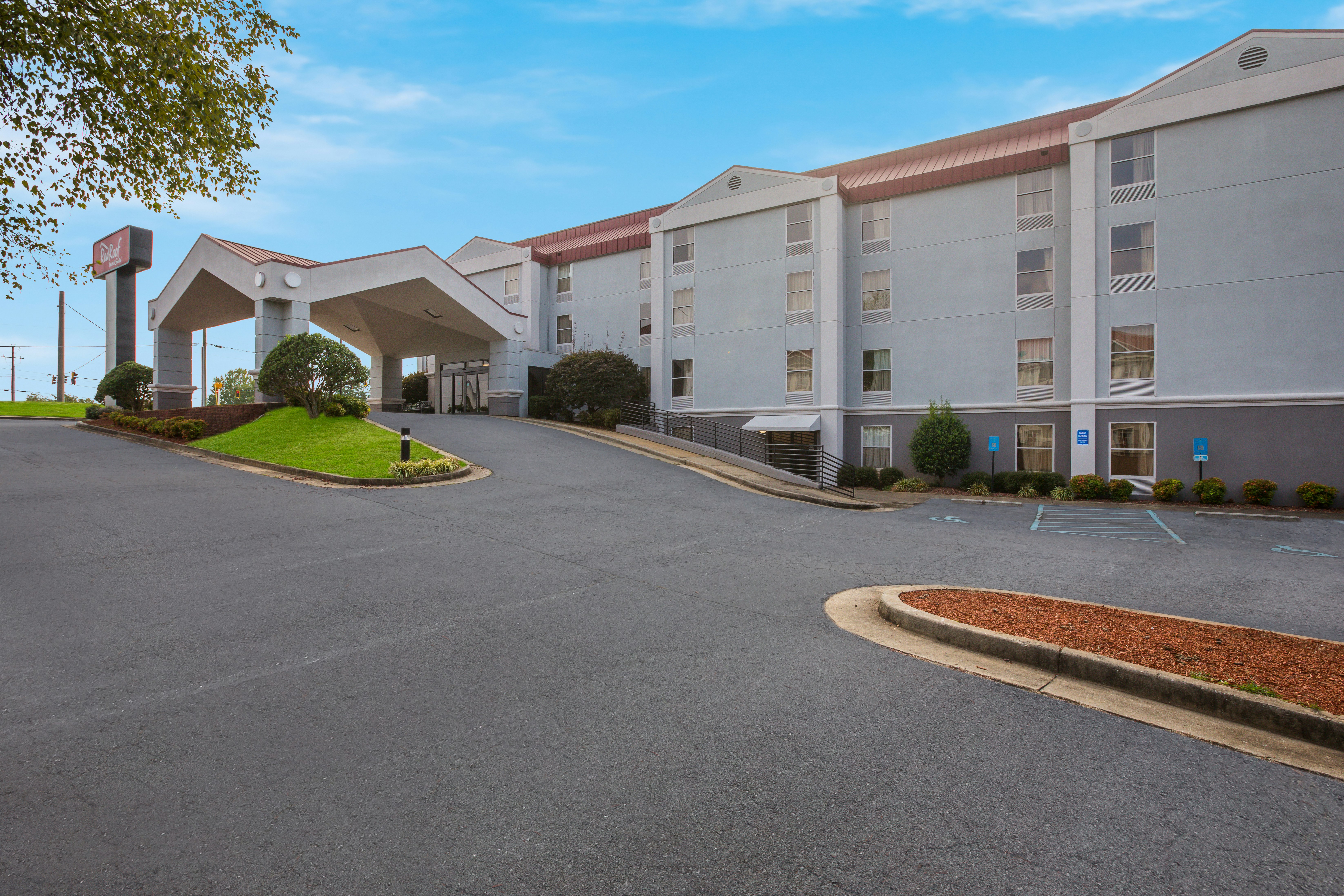 Red Roof Inn & Suites Newnan 26/35