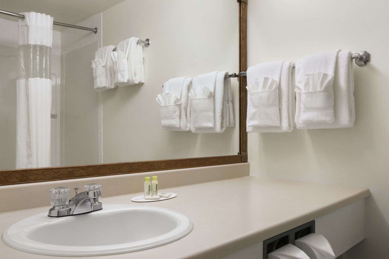 Travelodge by Wyndham Calgary South 61/63