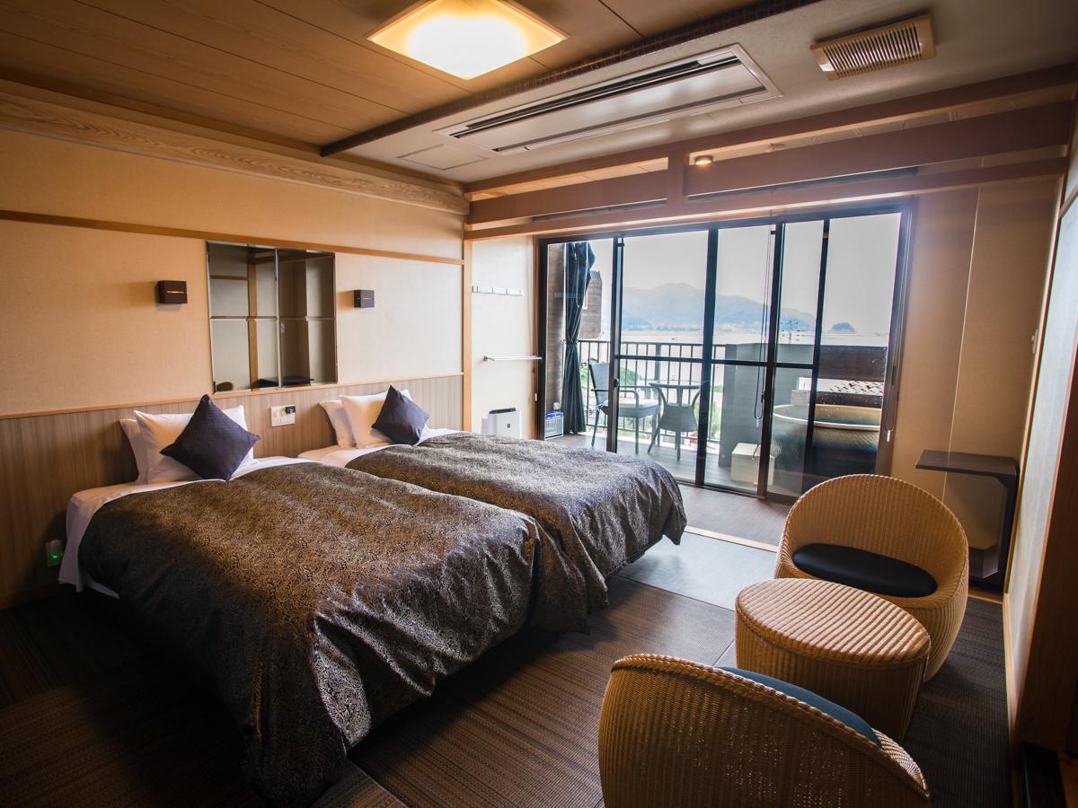 Standard, Twin Beds, Mountain View, Ocean View, Night View