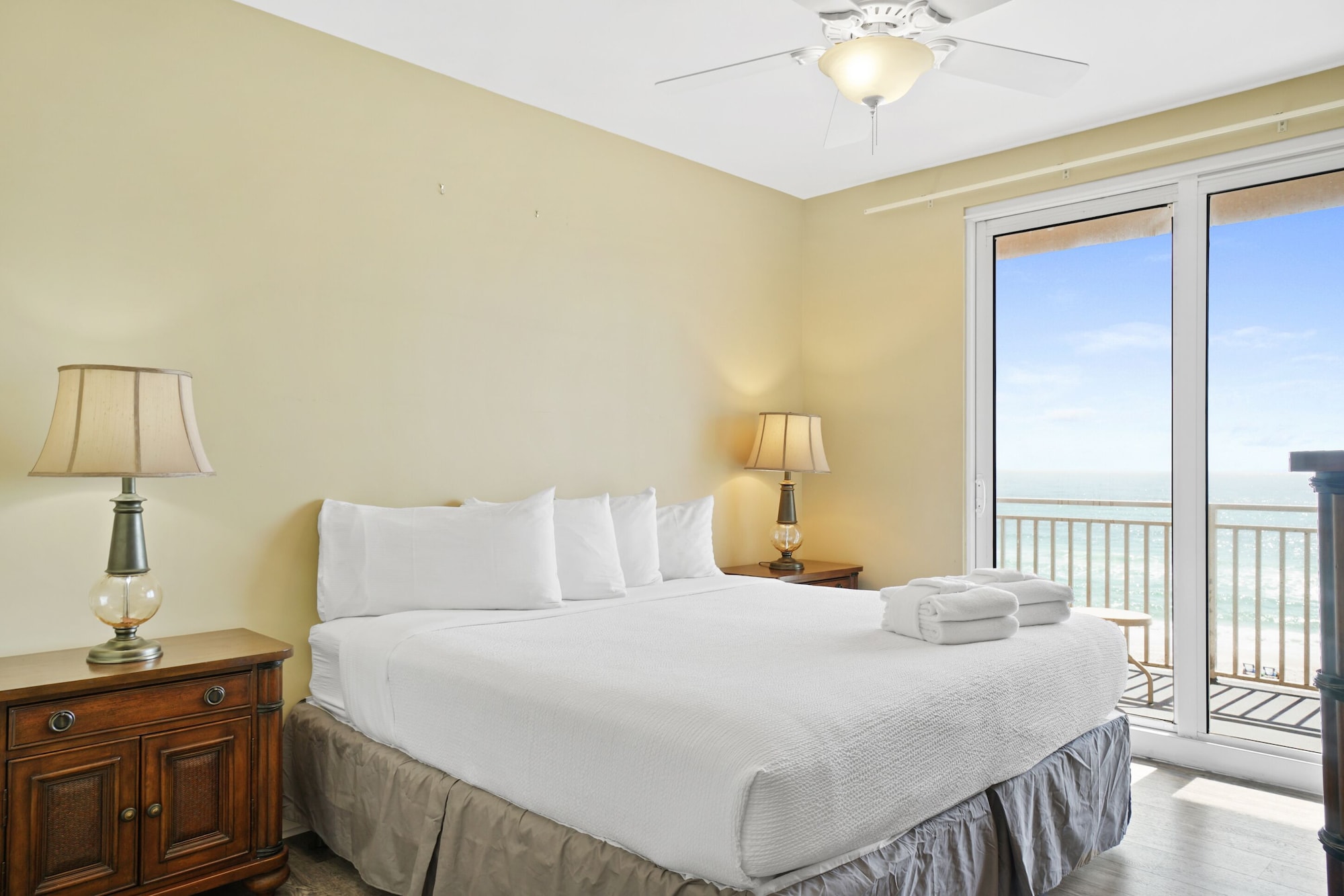 شقة سكنية بسريرين كينج وسرير كوين وسرير فردي بإطلالة على البحر بـ3 غرف نوم مع أريكة، Splash Beach Resort By Panhandle Getaways 6/10