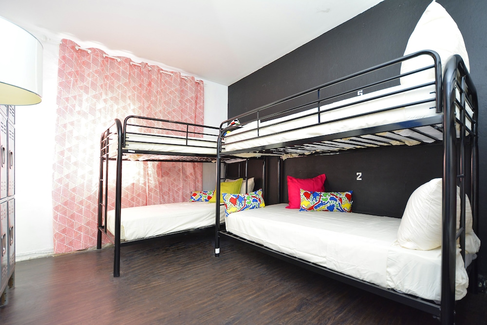 South Beach Rooms and Hostel 14/48