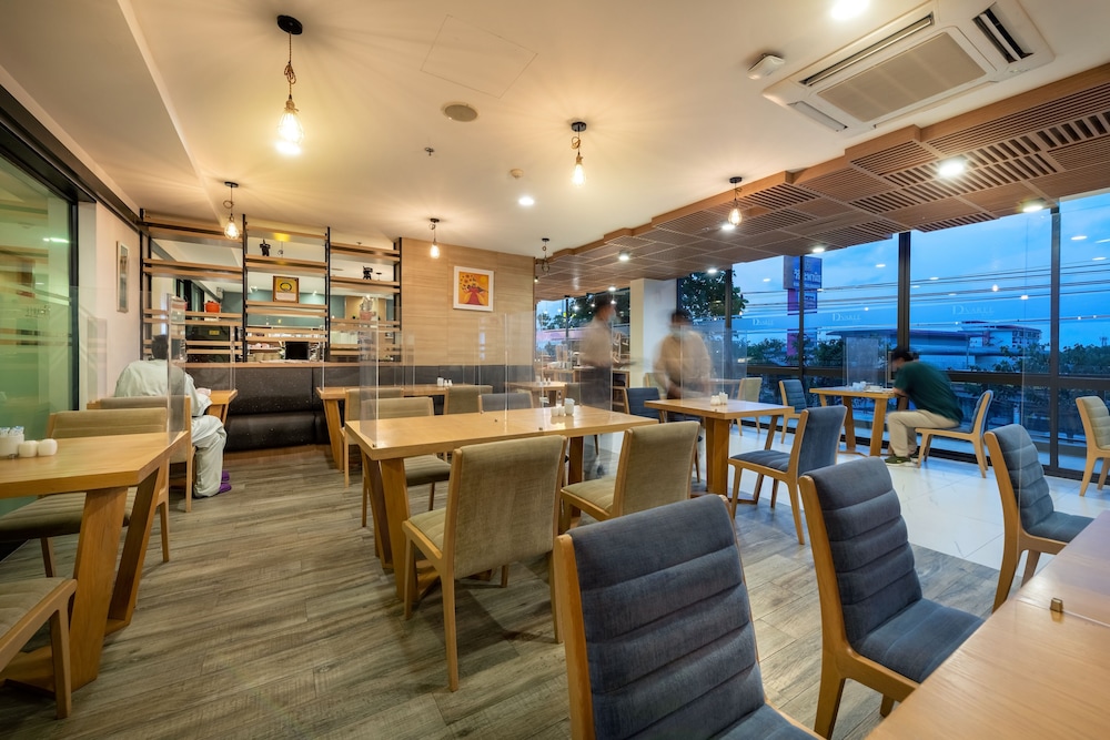Plaai Prime Hotel (ex D Varee Diva Central Rayong) 60/71
