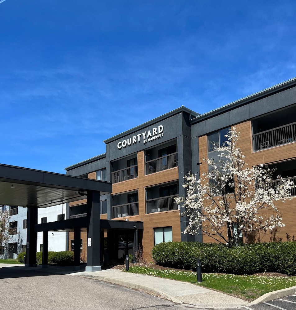 Courtyard By Marriott Burlington Williston 4/65