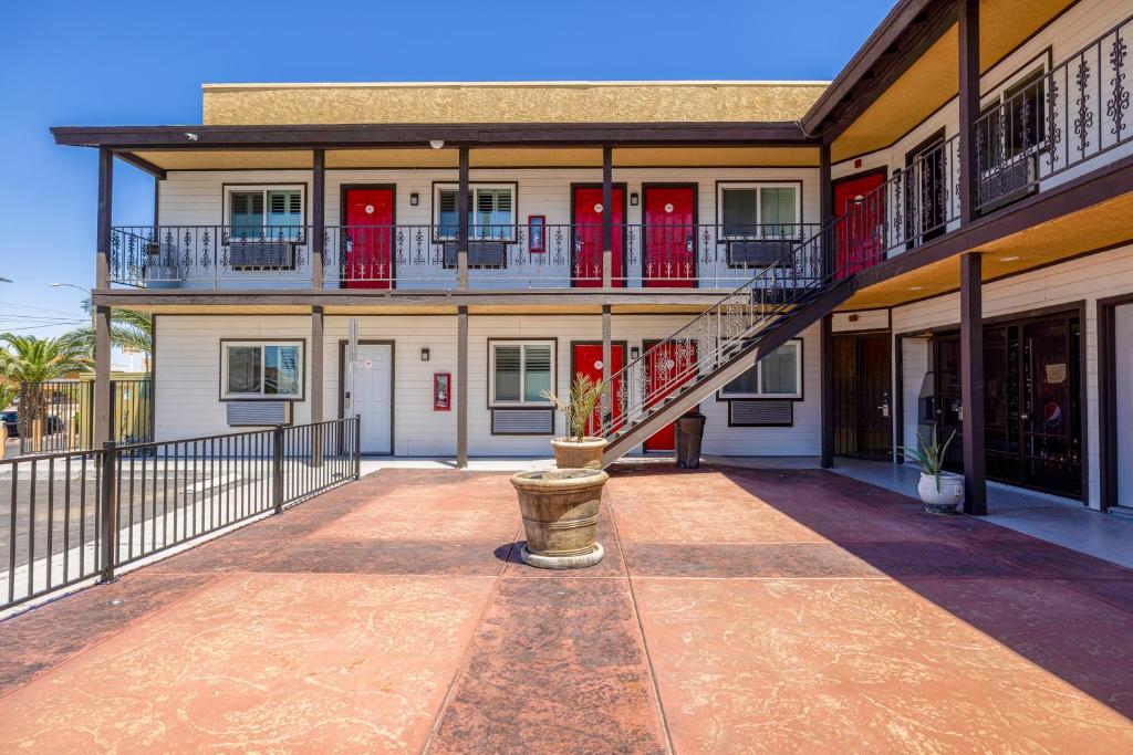 Hotel Avenida Victorville I-15 32/44