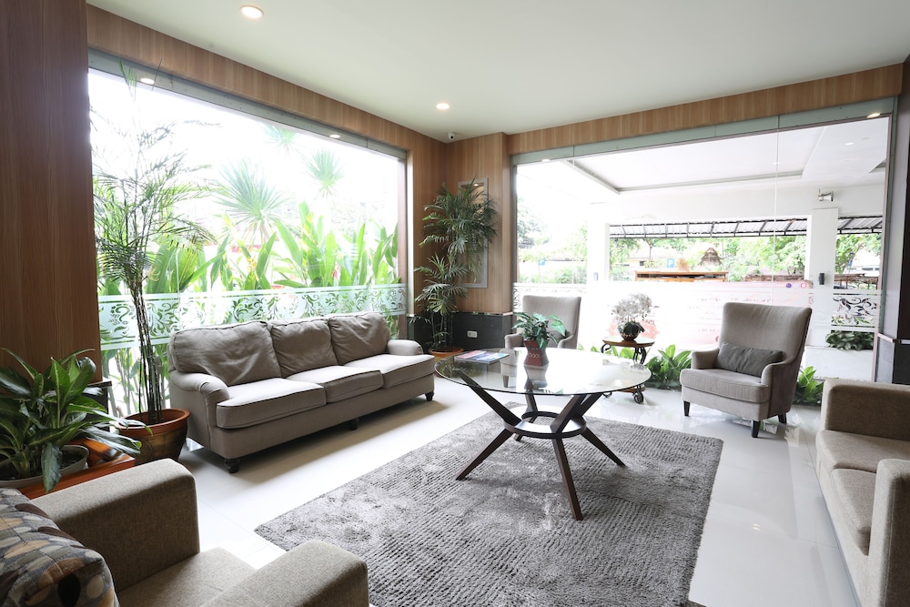 Luminor Hotel Banyuwangi Yos Sudarso 48/70