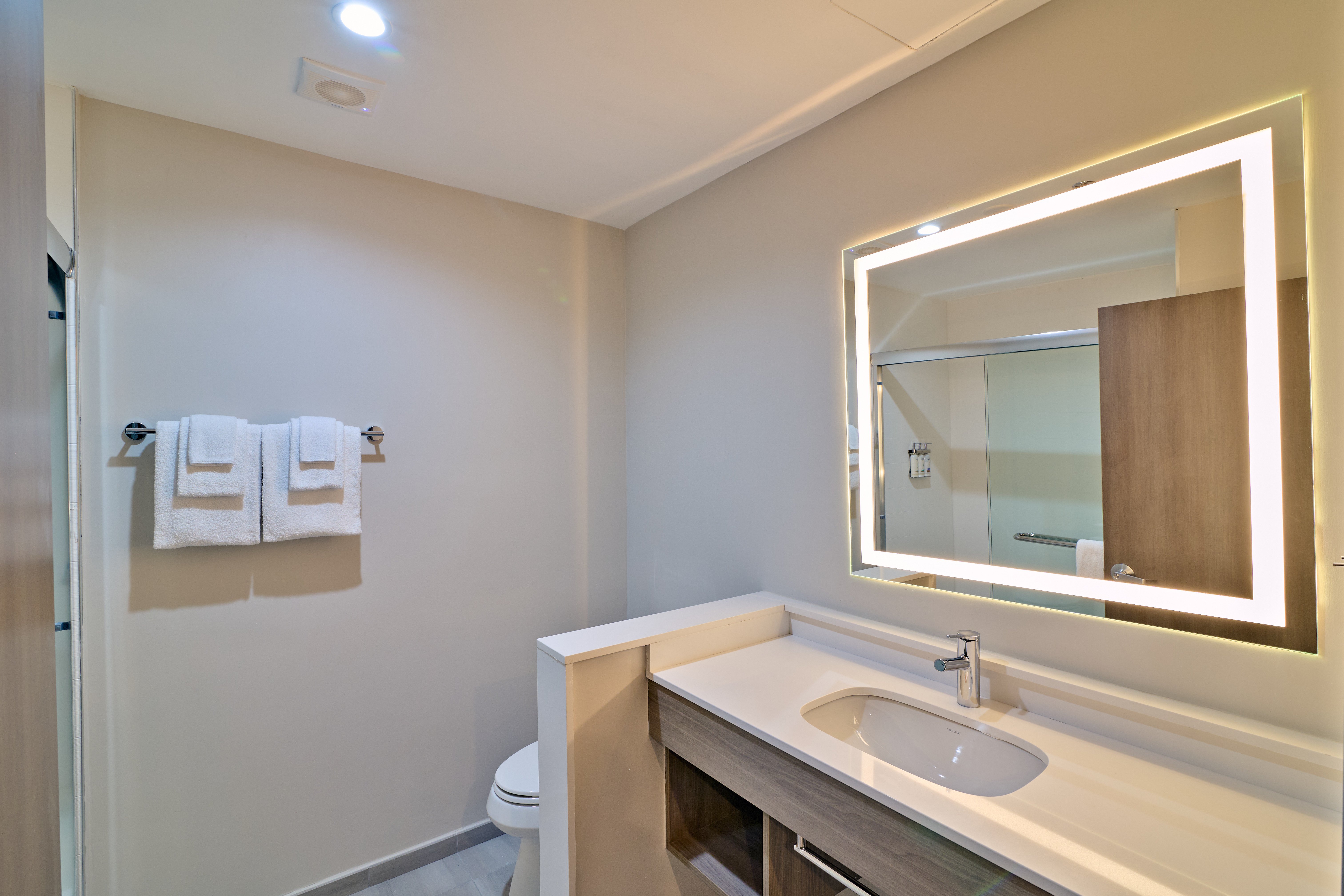 Holiday Inn Express & Suites DIAMOND 59/59