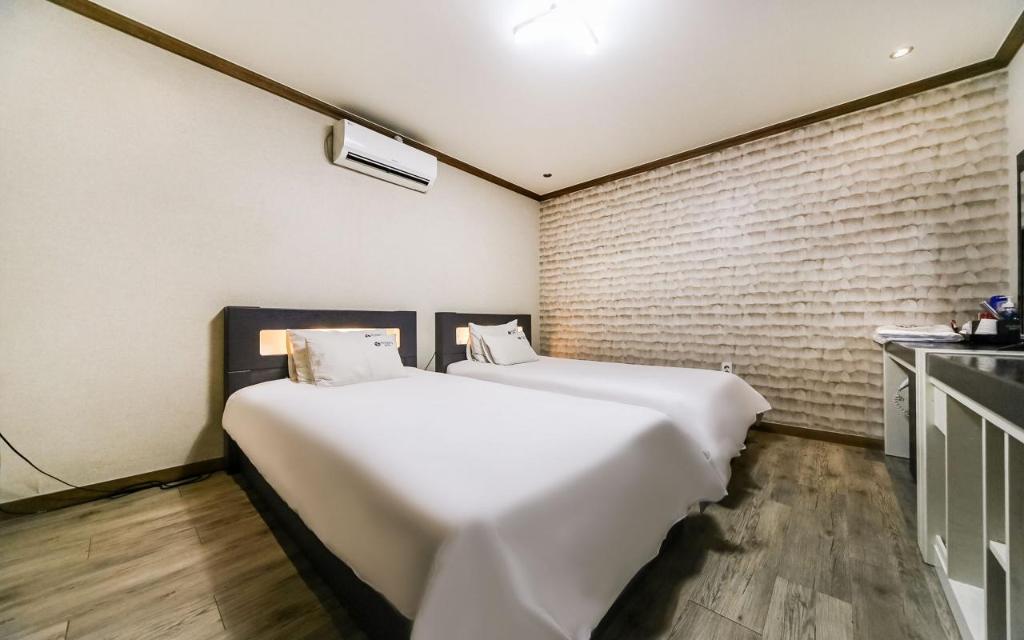 Potato Motel 24/63