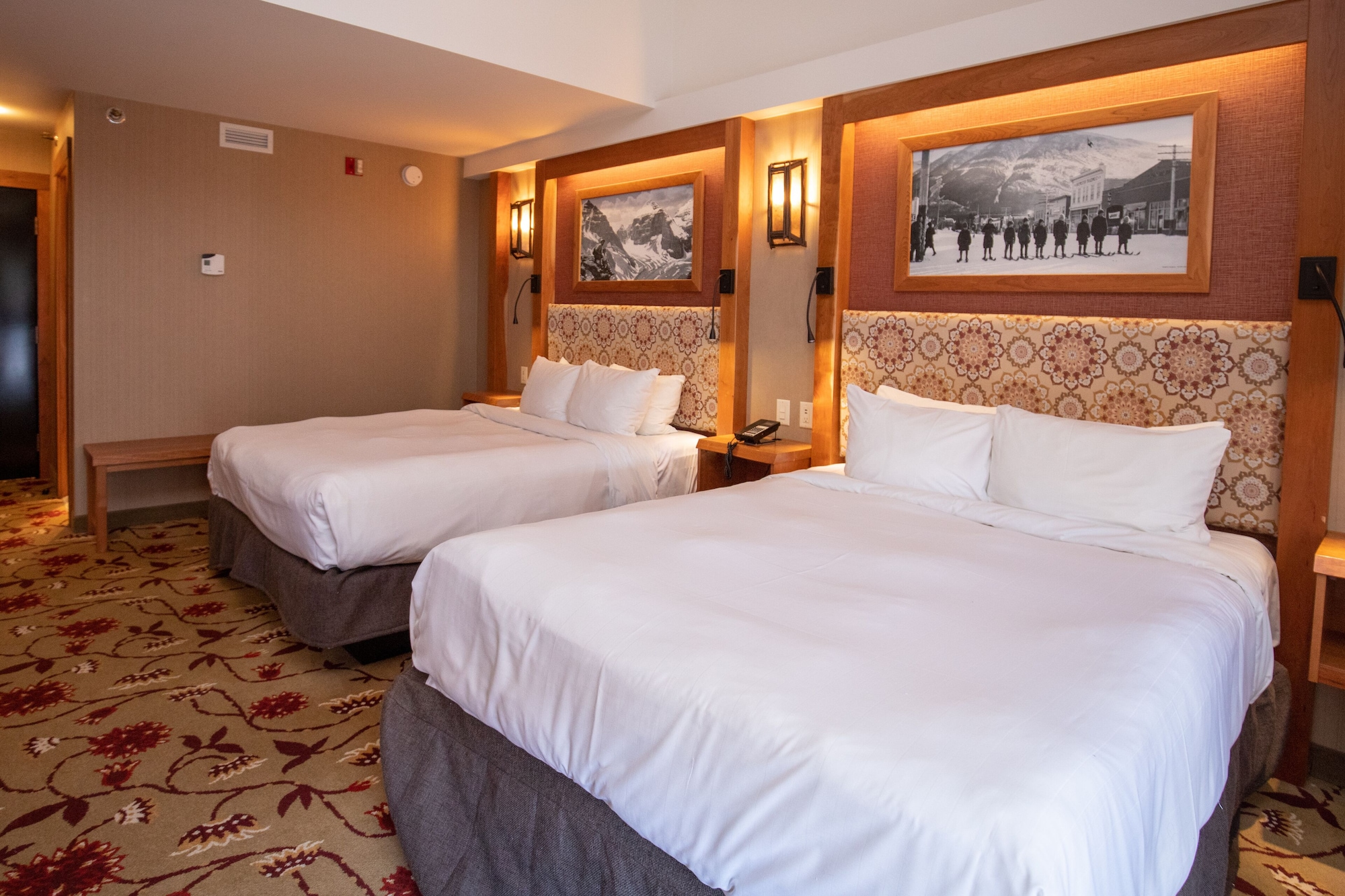 Superior, 2 Queen Beds, Balcony