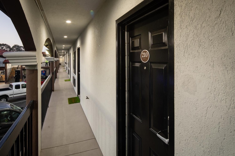 Bayhill Inn San Bruno 24/36