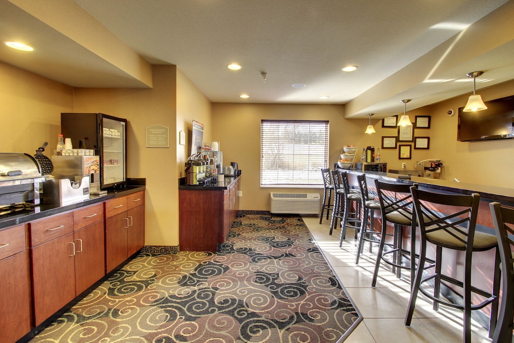 Cobblestone Inn &amp; Suites -- Hartington, NE 8/39