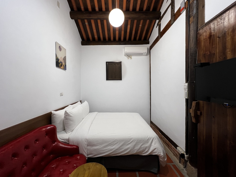 Guning Xiexinyuan Historical Inn 18/48
