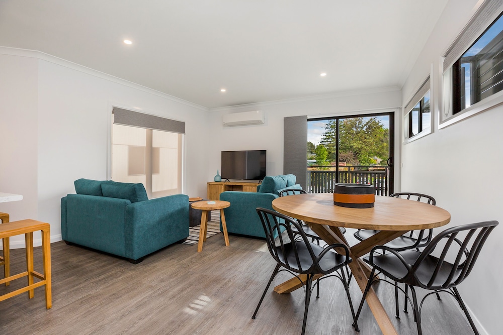 National Hotel Complex And Bendigo Central Apartments 42/68