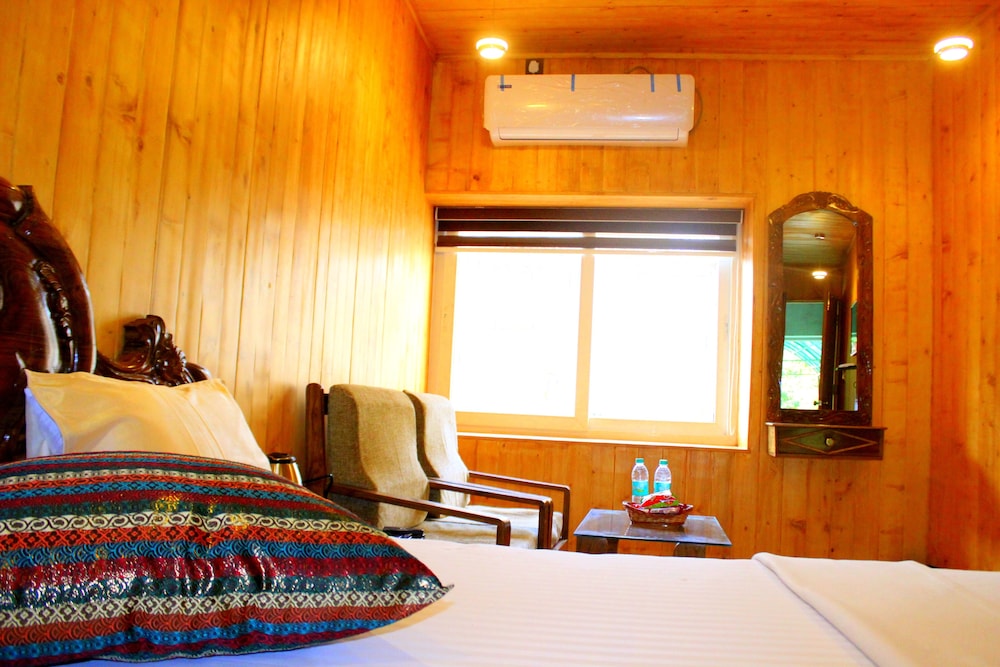 Hotel Toppers Corner Mount Abu 7/67