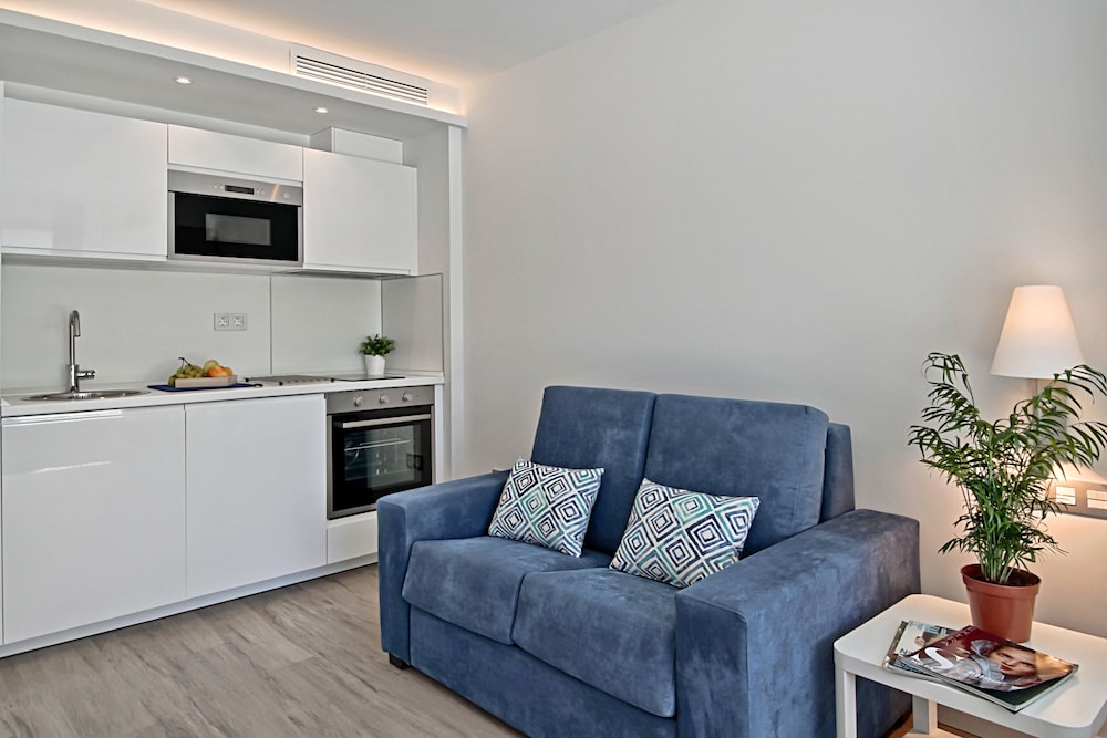 Carihuela Suites 12/31