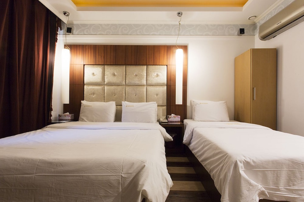 Carlton Hotel 10/62