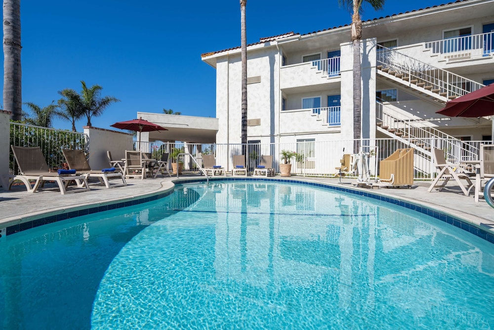 Motel6 Ventura, CA - South 39/61