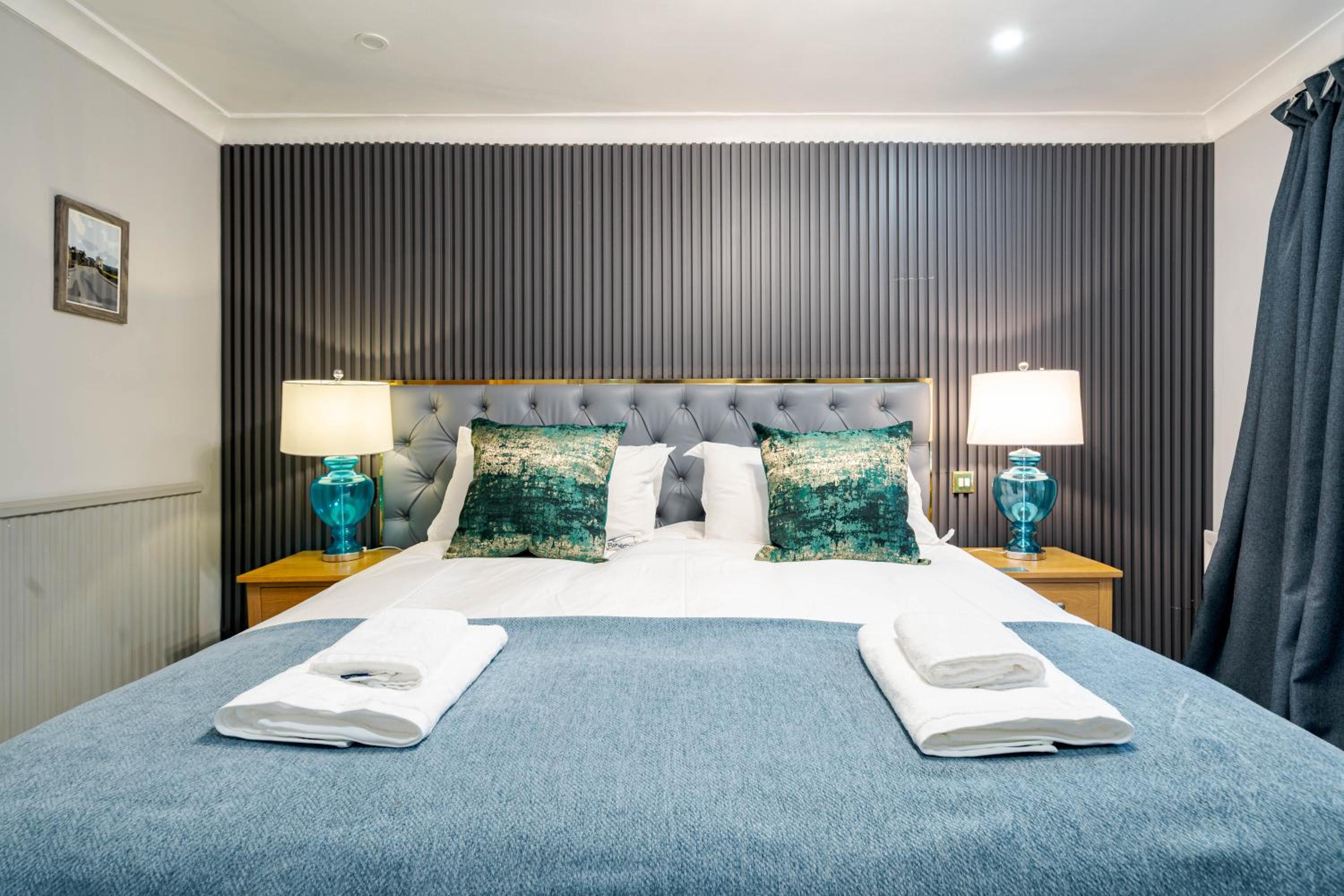 Waterhead Rooms & Suites - Parking and Light Breakfast 9/43