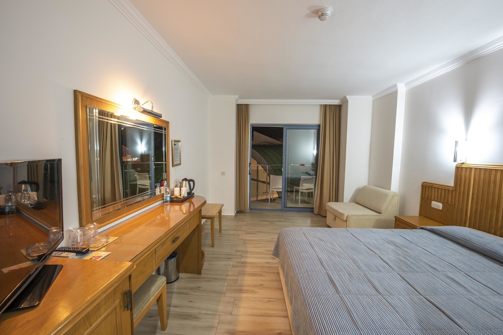 Belcehan Deluxe Hotel 13/50