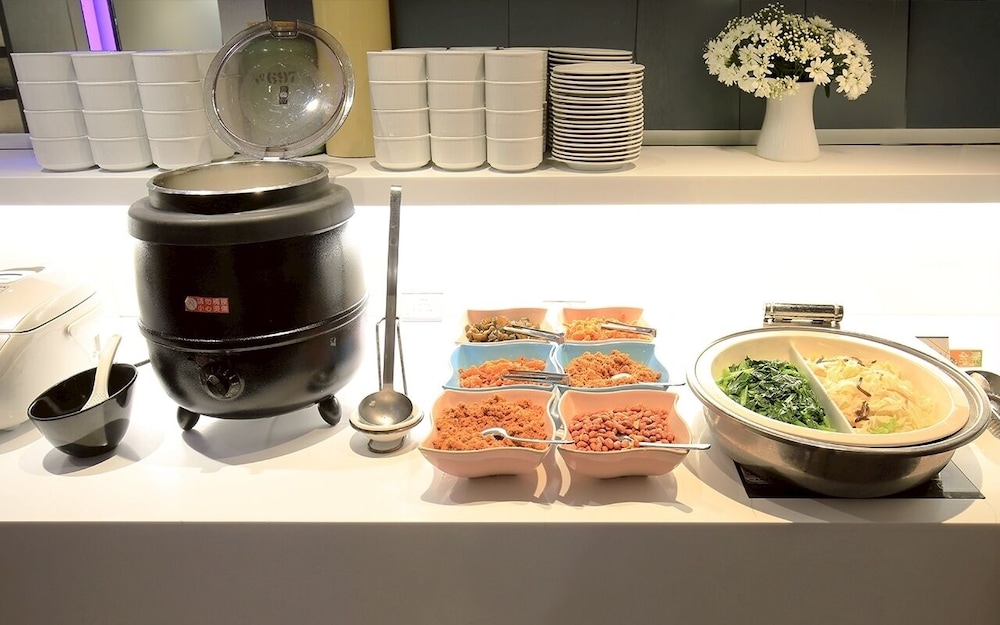 CityInn Hotel Plus Taichung Station Branch photo3