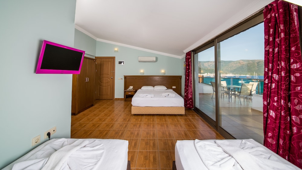 Honeymoon Hotel 9/30