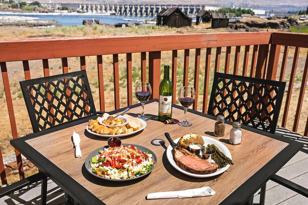 Columbia River Hotel, Ascend Hotel Collection 56/76