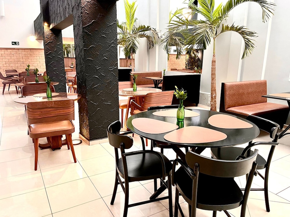 Oasis Tower Hotel 50/61