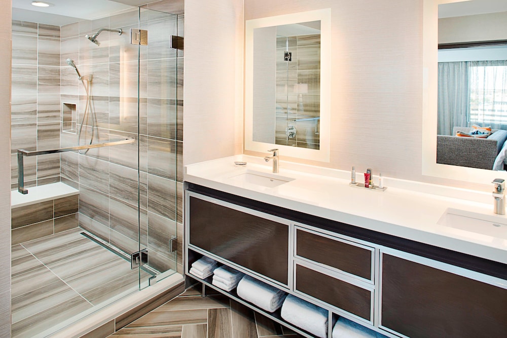 Marriott Suites Dallas Market Center 11/62