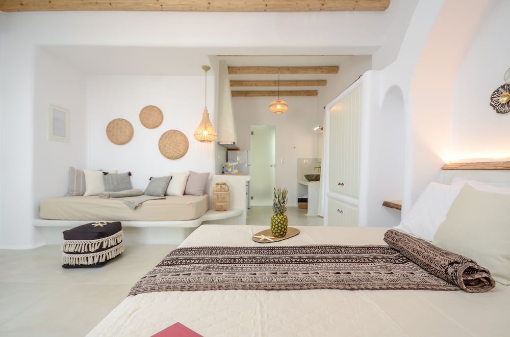 Naxos Nature Suites 27/39