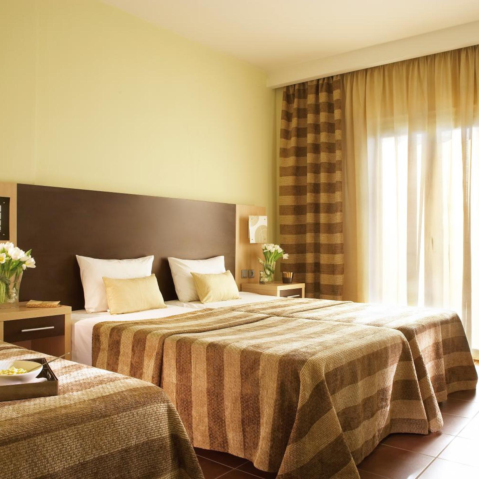 ROOM, TRIPLE