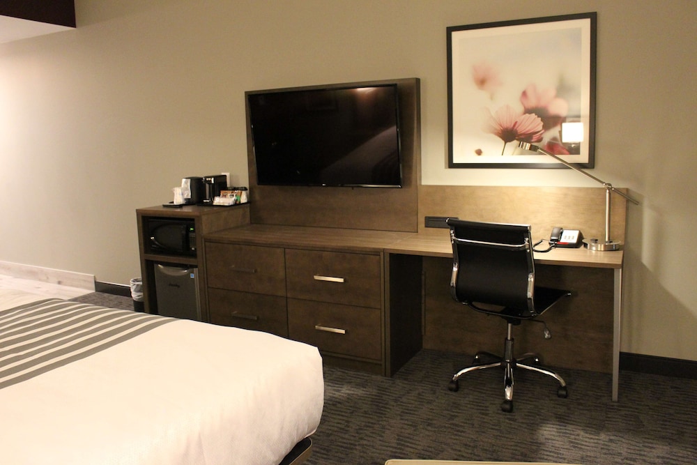 Best Western Plus Dauphin 33/35