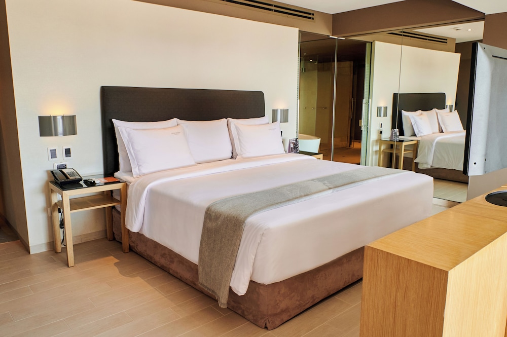 JUNIOR SUITE, SUPERIOR, KING BED